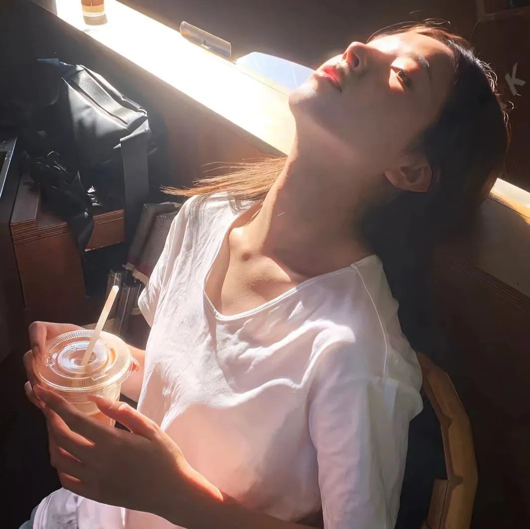 比基尼琼斯和爱的圣殿