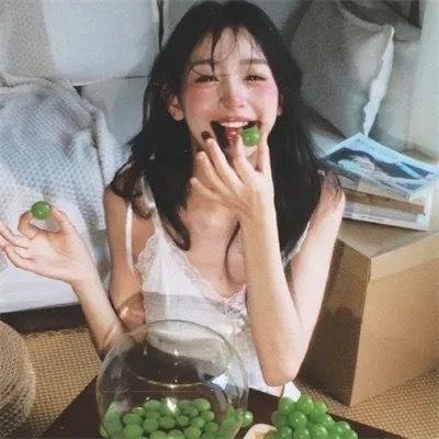 男孩在唱歌